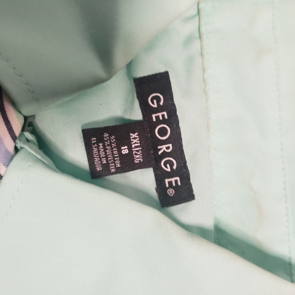 Green button down with tie - Picture 5 of 10